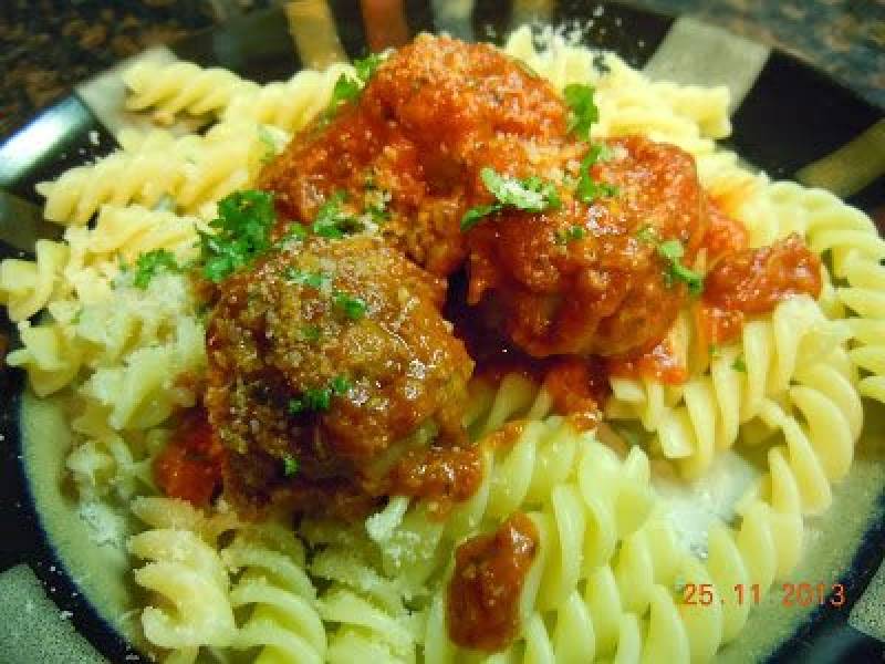 makaron z pulpetami- lub pasta with meatballs.