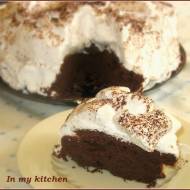Ciasto czekoladowe z bitą śmietaną (wg Nigelli Lawson)