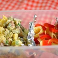Lunchbox: Sałatka ziemniaczana i koreczki serowo-paprykowe
