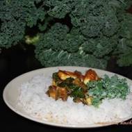 Rozgrzewające curry warzywne z jarmużem i serem paneer (panir) /  Warming vegetable curry with kale and cheese paneer (Panir)