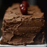 Mega czekoladowe ciasto z kremem z gorzkiej czekolady i z wiśniami z nalewki