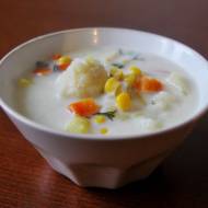 Zupa kalafiorowa z kukurydzą