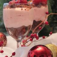 Świąteczno sylwestrowy deser truskawkowo - piernikowy z dodatkiem amaretto