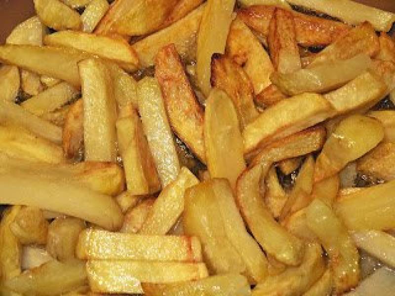 Frytki z dodatkiem przypraw.
