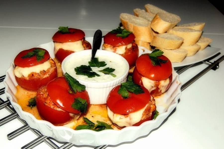 Faszerowane pomidory w greckim stylu