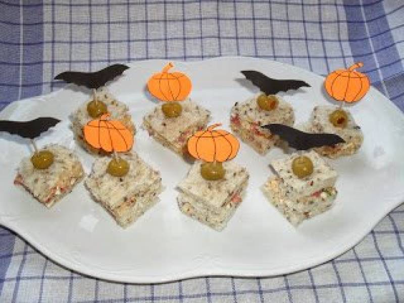 Małe kanapeczki z pastą łososiową - mój pomysł na wieczór Halloween