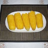 Gotowana kukurydza z masłem czosnkowym