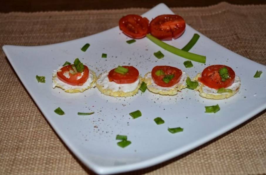 Mini wafelki z pomidorkiem