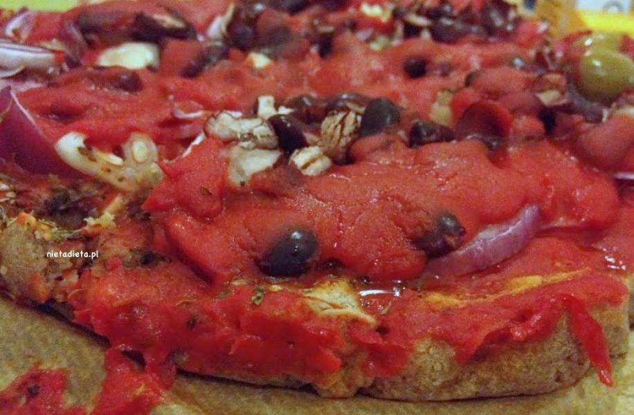 Pizza bezglutenowa z czerwoną fasolą