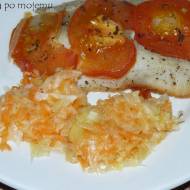 Ryba duszona w pomidorach i cebuli Mamy Hani - zdrowa i bezmięsna propozycja na niedrogi piątkowy obiad