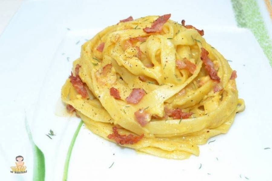 Doskonałe spaghetti carbonara na domowym Tagliolini