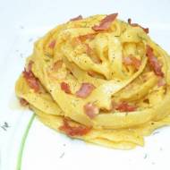 Doskonałe spaghetti carbonara na domowym Tagliolini
