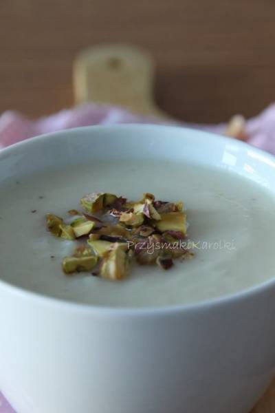 Zupa kalafiorowo-selerowa i pistacje