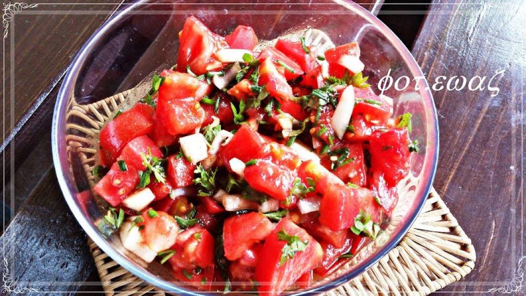Pomidorowa sałatka z octem balsamicznym