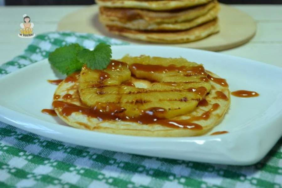 Pancakes na słodko z grilowanym  ananasem oraz słona wersja z serekiem  pleśniowy brie