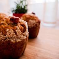 Muffiny z prażonymi orzechami laskowymi i sezamem