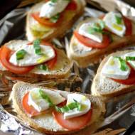 Czas na śniadanie! #16 - Zapiekane kanapki z pomidorami i mozzarellą