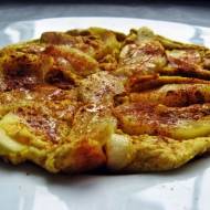 Szarlotka z patelni, czyli omlet biszkoptowy z jabłkiem i cynamonem