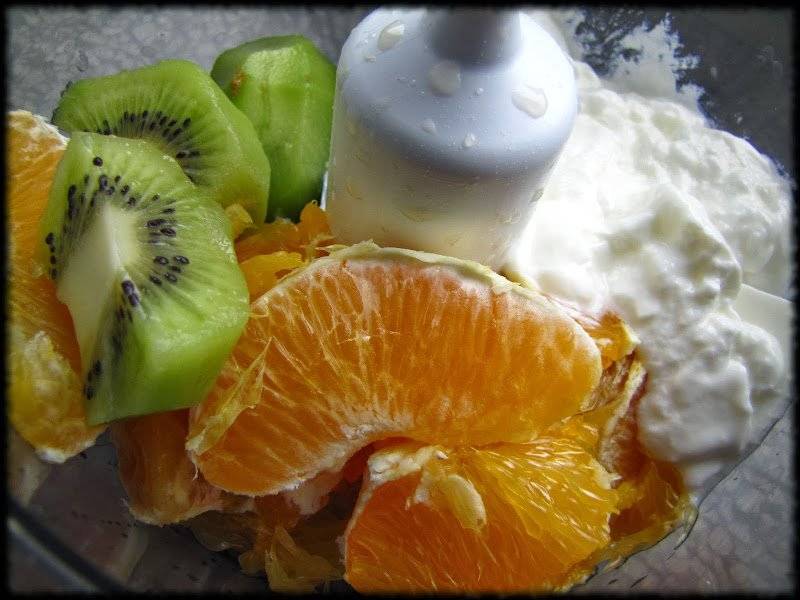 Koktajle śniadaniowe z jogurtem naturalnym: banan-kiwi, pomarańcza-kiwi