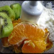 Koktajle śniadaniowe z jogurtem naturalnym: banan-kiwi, pomarańcza-kiwi