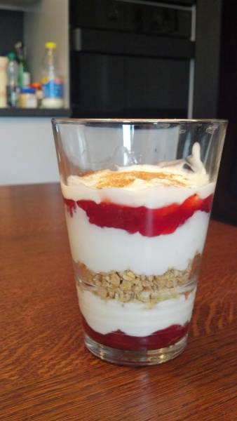 Jogurt naturalny z musli i owocami - Dieta 3D Chilli