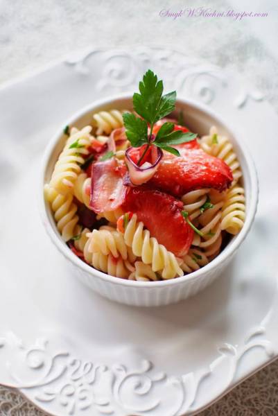 Fusion w kolorach #omnomnom FUSILLI Z TRUSKAWKAMI I BIAŁYM BAKŁAŻANEM niczym ulotne marzenie...