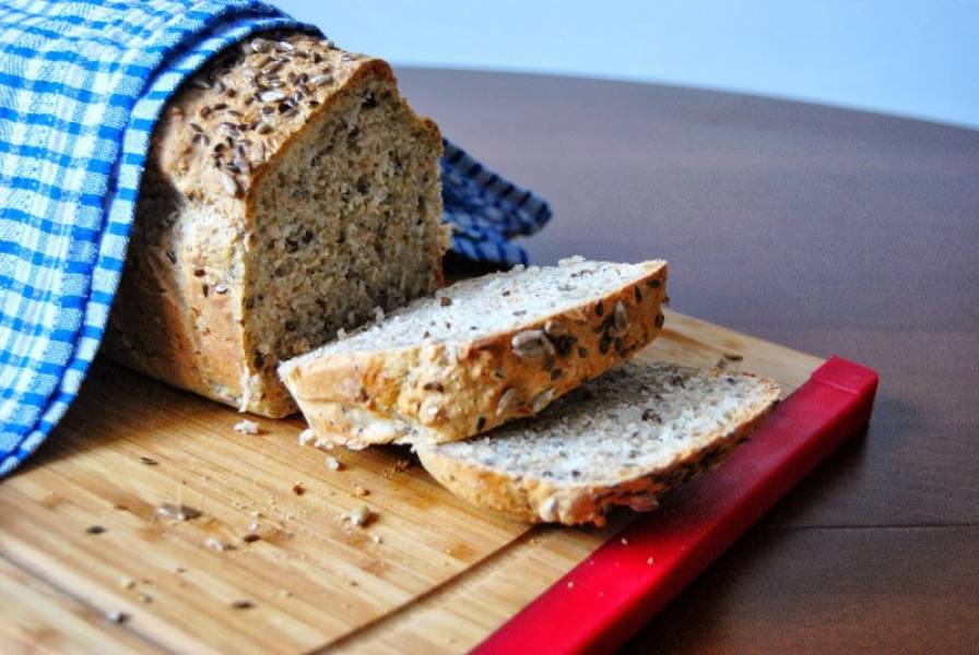 Chleb pszenny na maślance z otrębami pszennymi i żytnimi