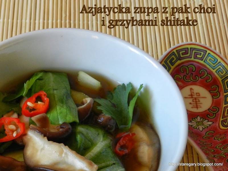 Azjatycka zupa z pak choi i grzybami shitake