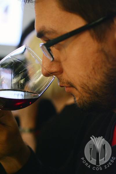 Czy warto wybrać się na kurs wiedzy winiarskiej?
