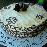 Tort Makowy z Kremem z Białej Czekolady
