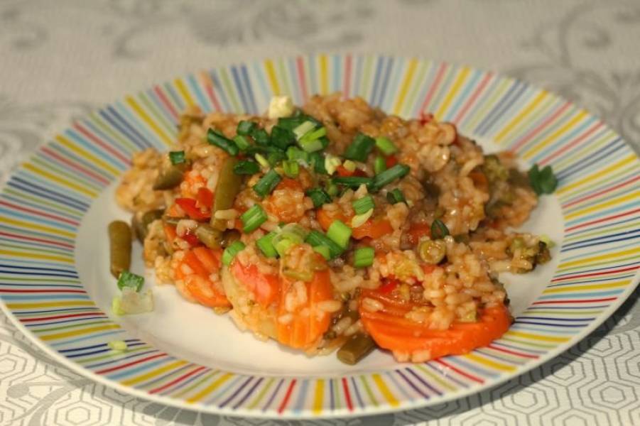 Pikantny ryż z warzywami.