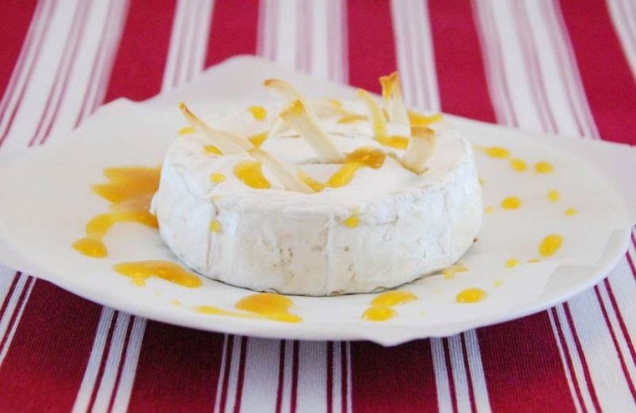 Camembert w sosie musztardowym