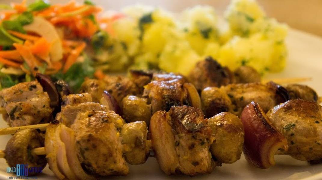 Przepis na Szaszłyki z polędwicy wieprzowej wg Jamiego Olivera. / Jamie