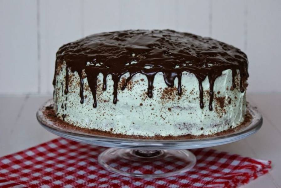 Tort czekoladowy z kremem miętowym - urodzinowy