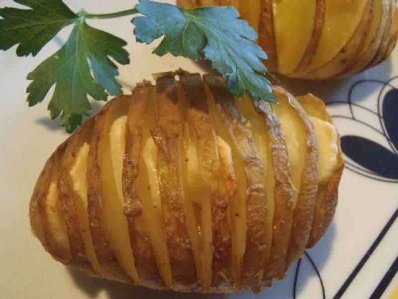 Ziemniaki pieczone - wersja z czosnkiem lub z papryką
