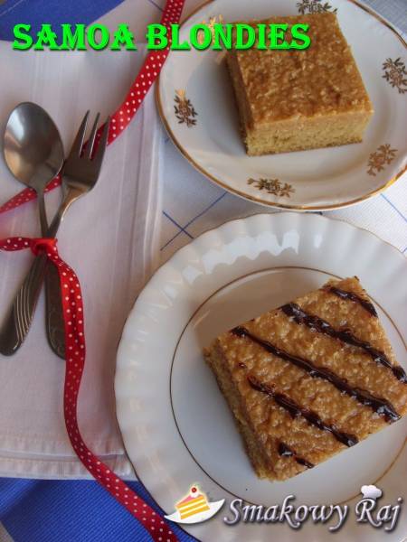 Samoa Blondies – piernikowe ciasto z kajmakiem i kokosem na styl amerykański