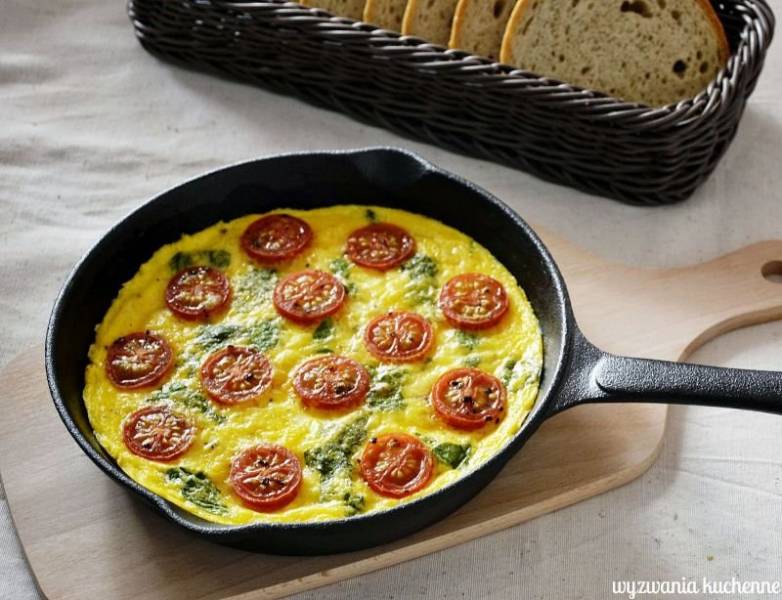 Frittata z pomidorkami i mozarellą