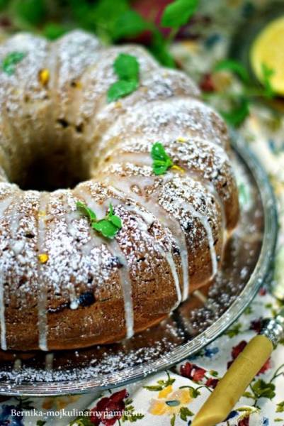 Babka orkiszowa z lemon curd