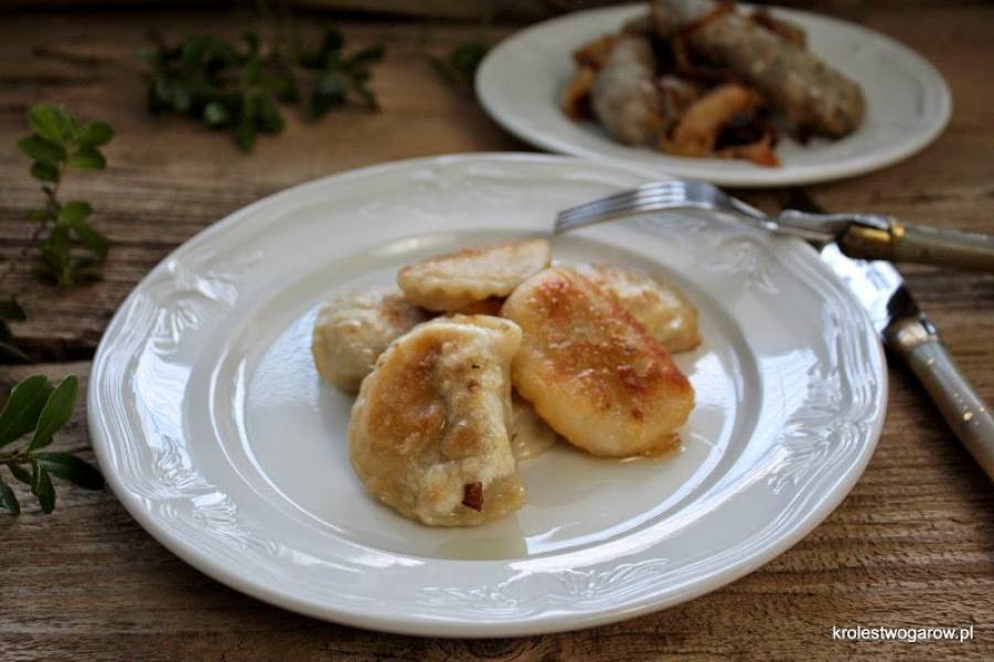 Pierogi wielkanocne - pierogi z białą kiełbasą i kapustą kiszoną