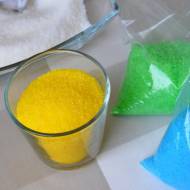 Jak zrobić kolorowe posypki z cukru