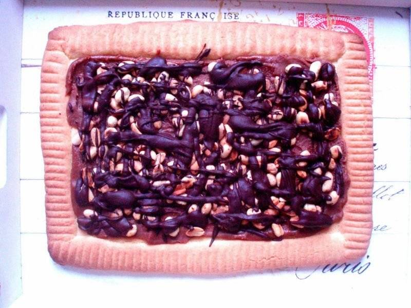 Mazurek z marcepanem, prażonymi orzechami i czekoladą