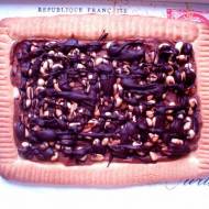 Mazurek z marcepanem, prażonymi orzechami i czekoladą