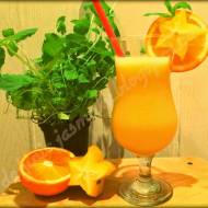 Egzotyczny drink z mango i marakują.