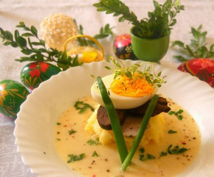 Wielkanocna chrzanowa z jajkiem i pieczoną gęsiną