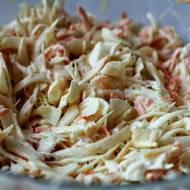 Surówka Coleslaw.