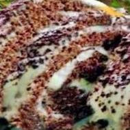 Kakaowa rolada biszkoptowa z bitą śmietaną