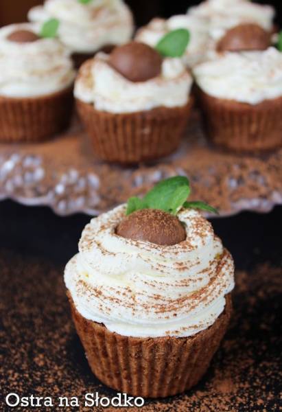 BROWNIE CUPCAKES Z KREMEM PRALINOWYM