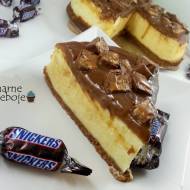 Cheesecake with Dulce de Leche and Snickers