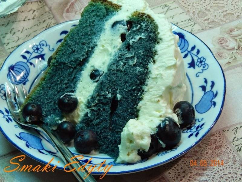 Niebieskie marzenie-Blue velvet cake with blueberries