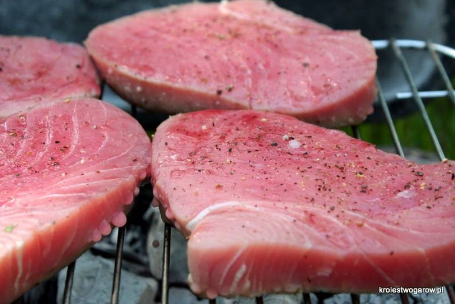 Tuńczyk z grilla – stek z tuńczyka